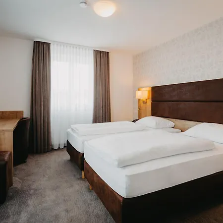 Hirschenwirt Hotel 3*