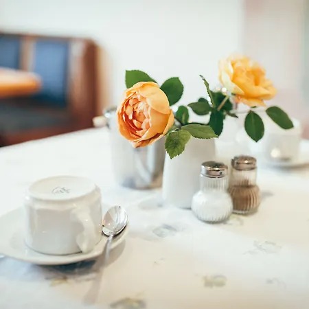 Hirschenwirt Otel 3*